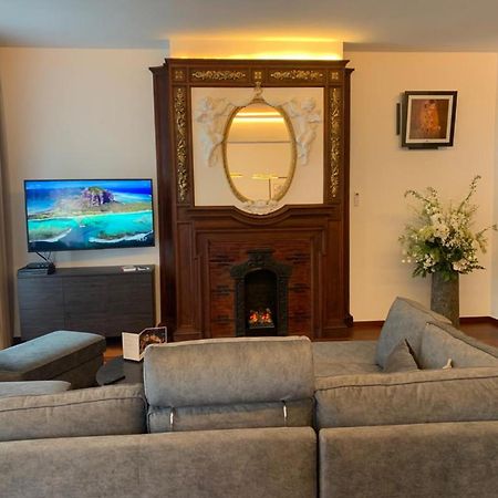 Botanique Suites Airbnb, Антверпен Экстерьер фото