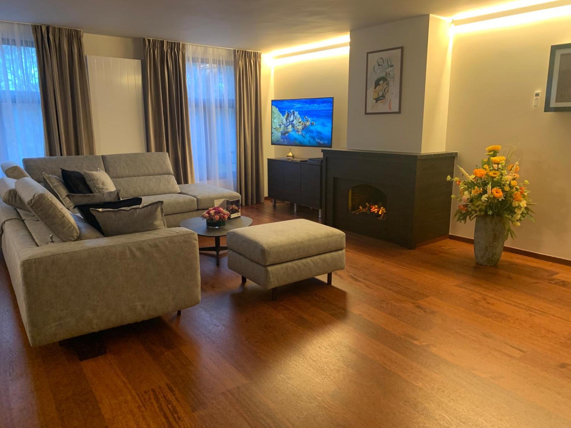 Botanique Suites Airbnb, Антверпен Экстерьер фото