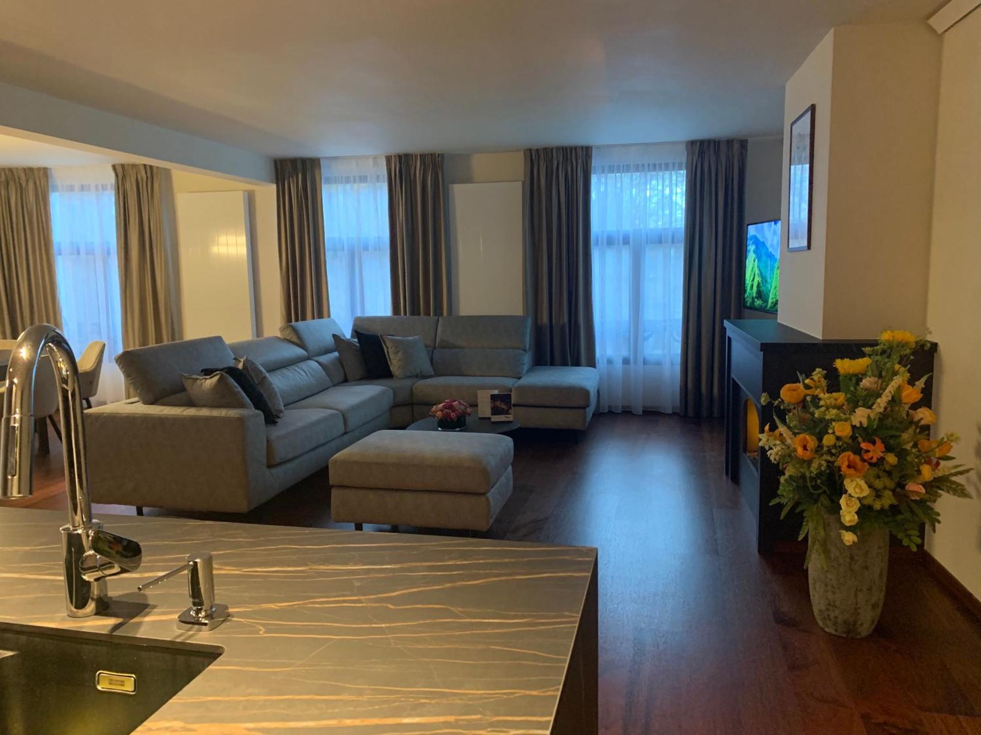 Botanique Suites Airbnb, Антверпен Экстерьер фото
