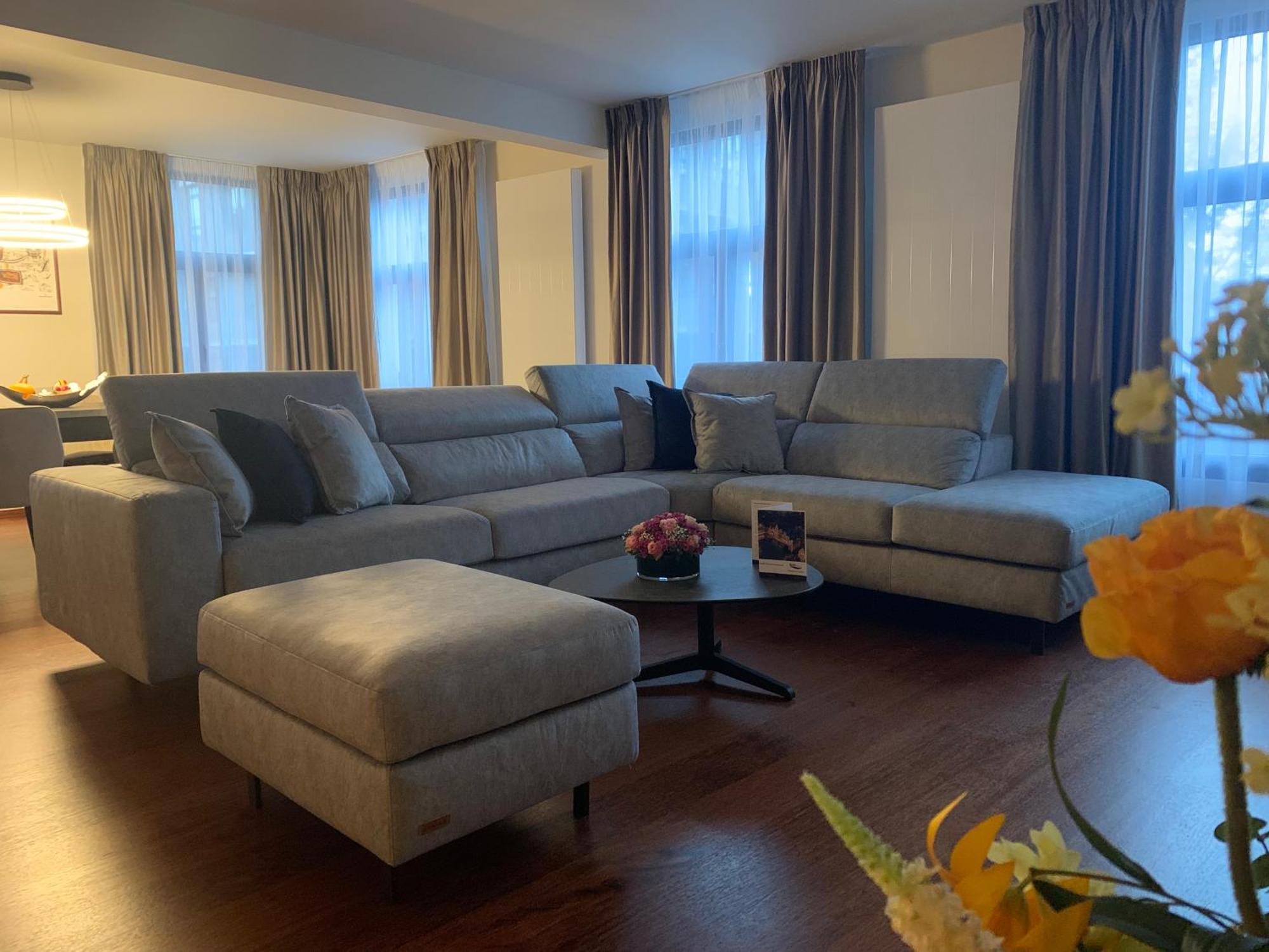 Botanique Suites Airbnb, Антверпен Экстерьер фото