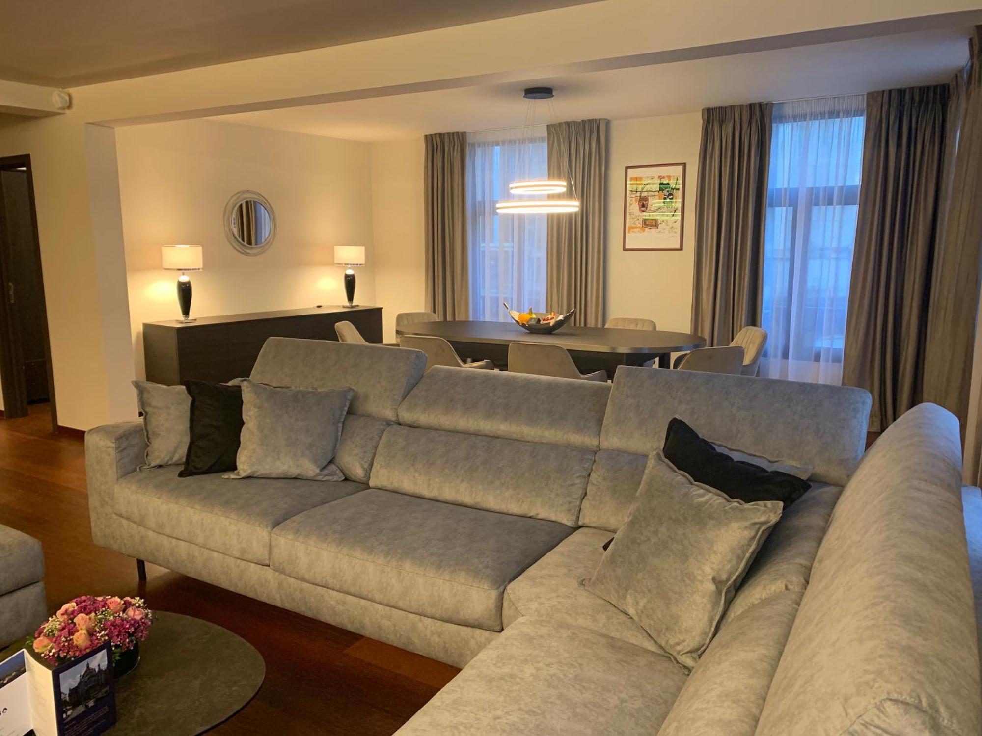 Botanique Suites Airbnb, Антверпен Экстерьер фото