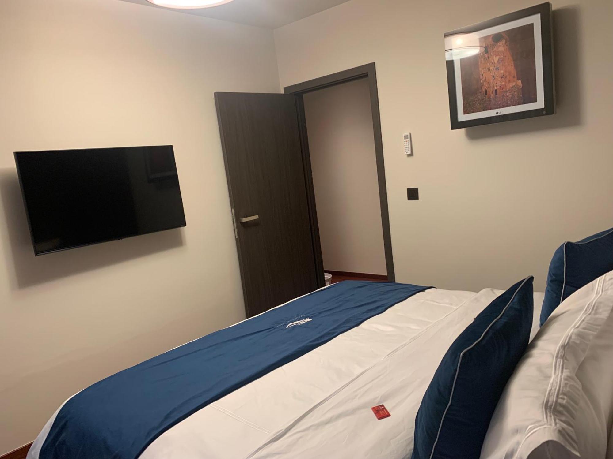 Botanique Suites Airbnb, Антверпен Экстерьер фото