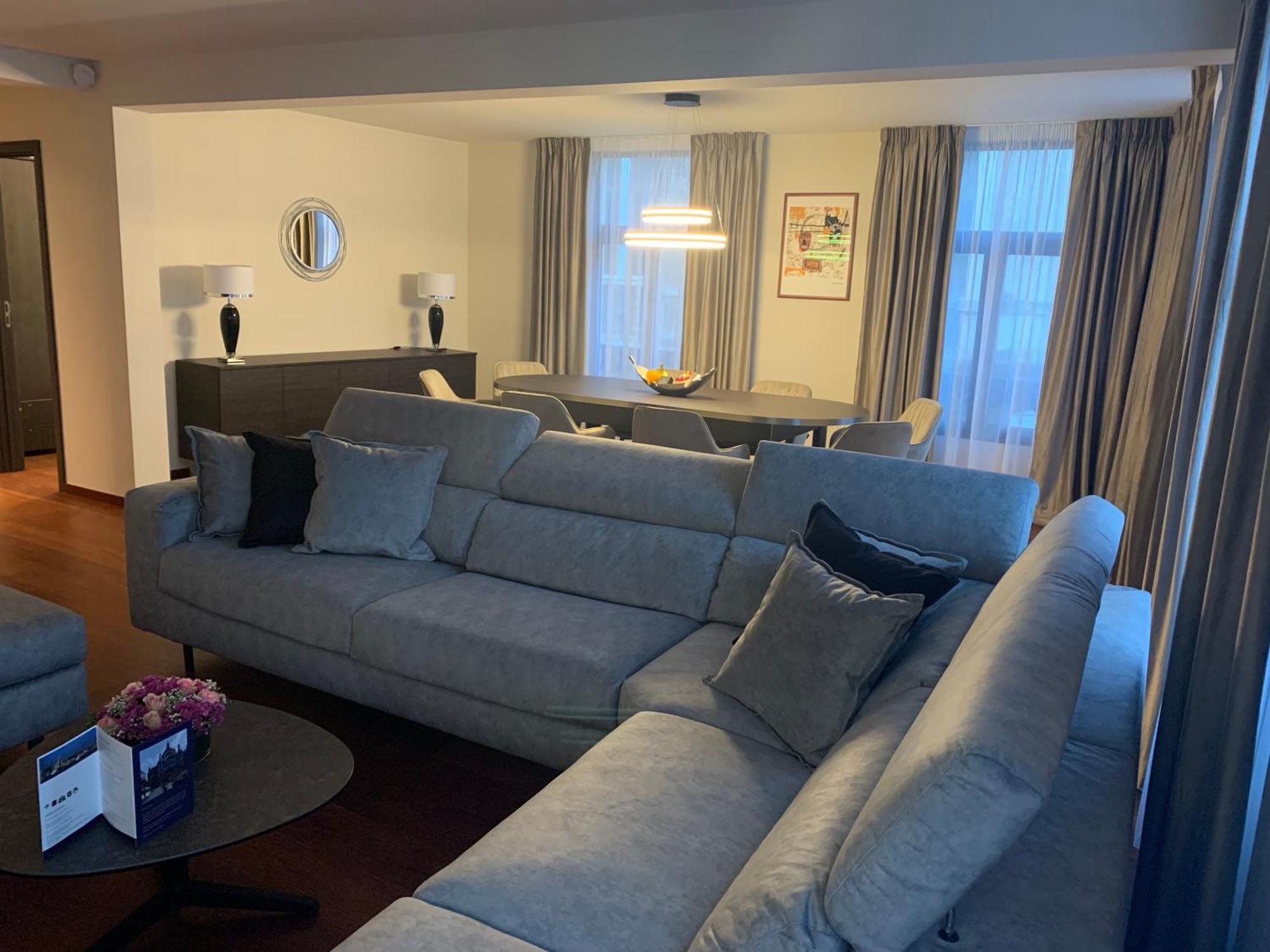 Botanique Suites Airbnb, Антверпен Экстерьер фото