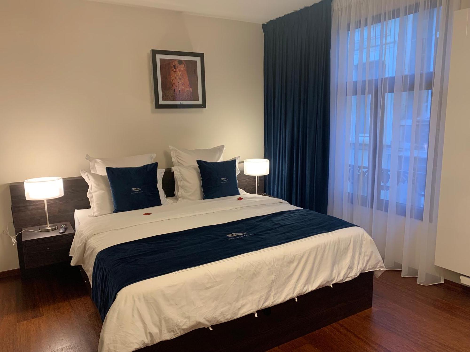 Botanique Suites Airbnb, Антверпен Экстерьер фото