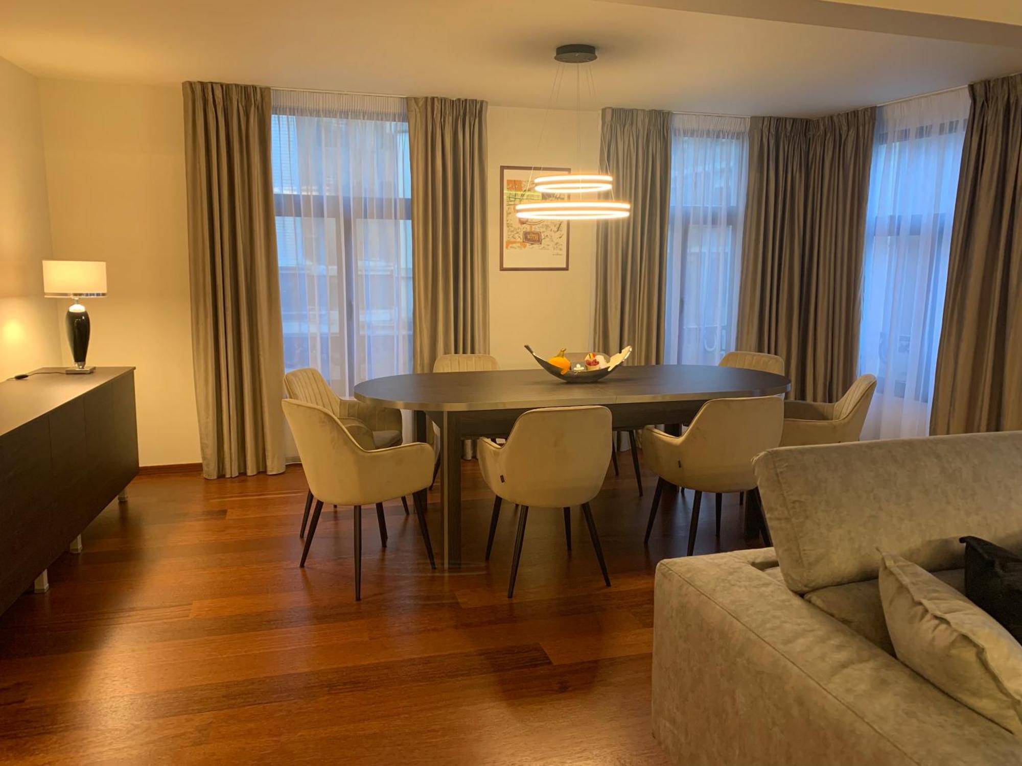 Botanique Suites Airbnb, Антверпен Экстерьер фото