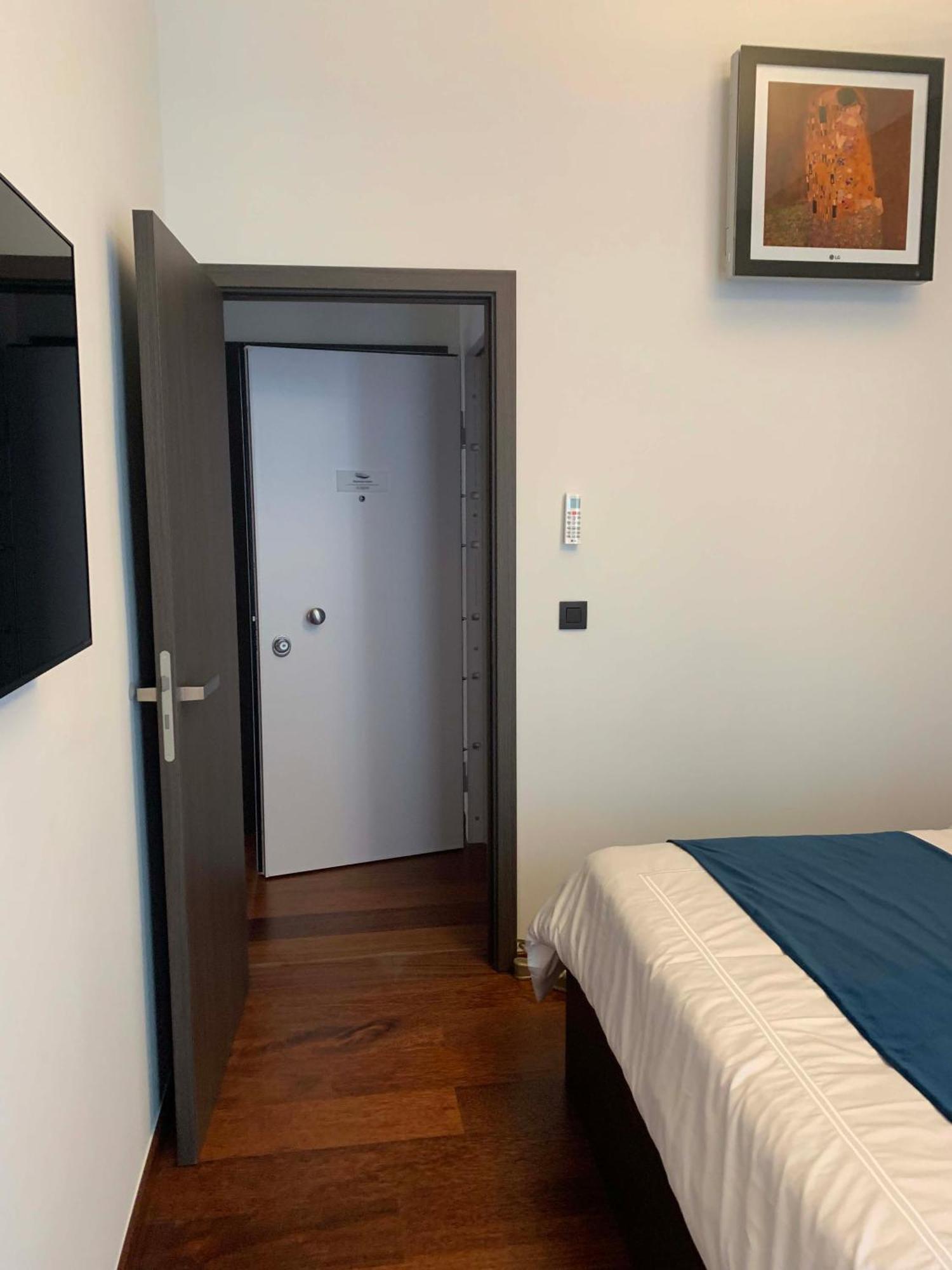 Botanique Suites Airbnb, Антверпен Экстерьер фото