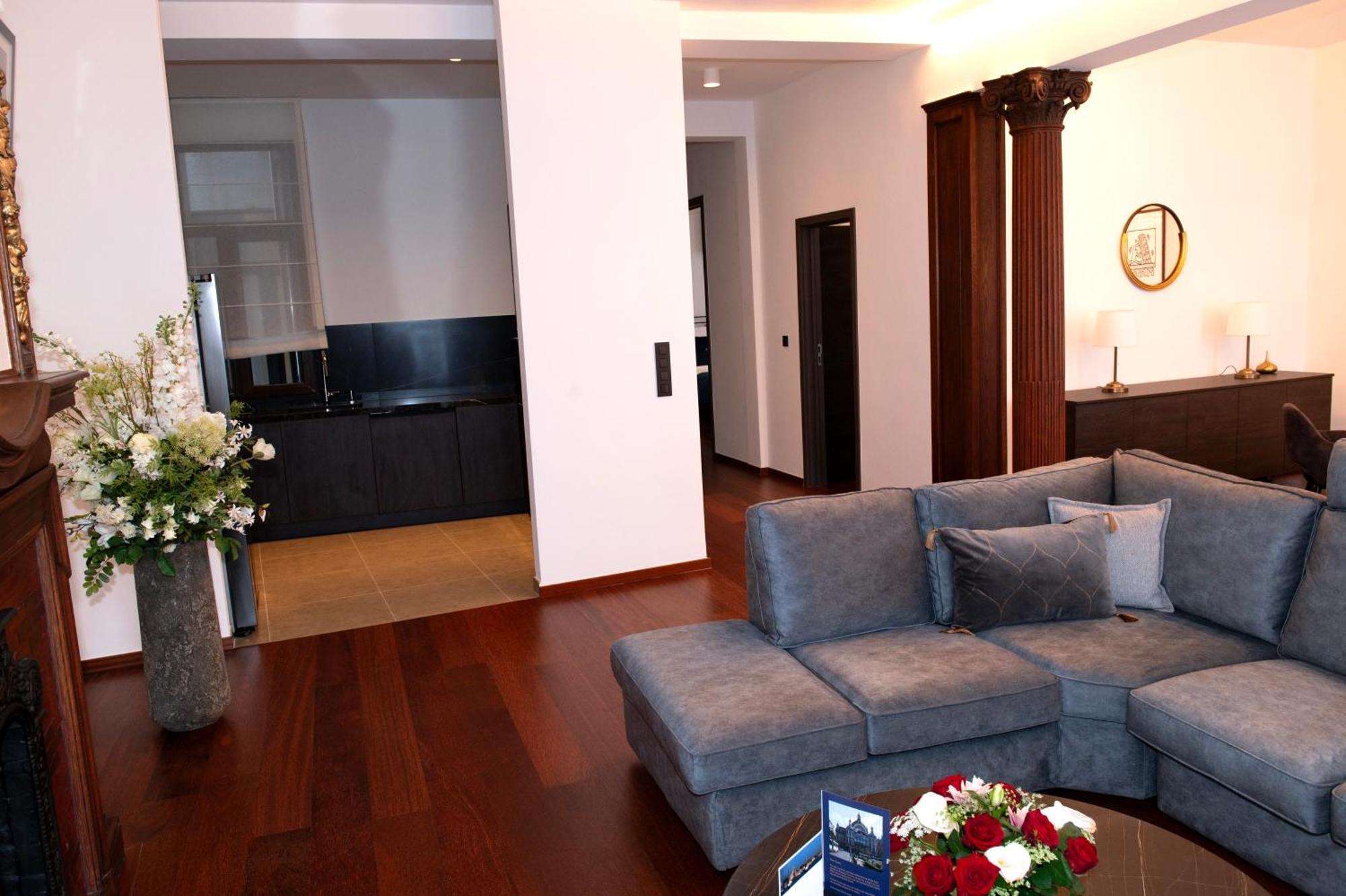 Botanique Suites Airbnb, Антверпен Экстерьер фото