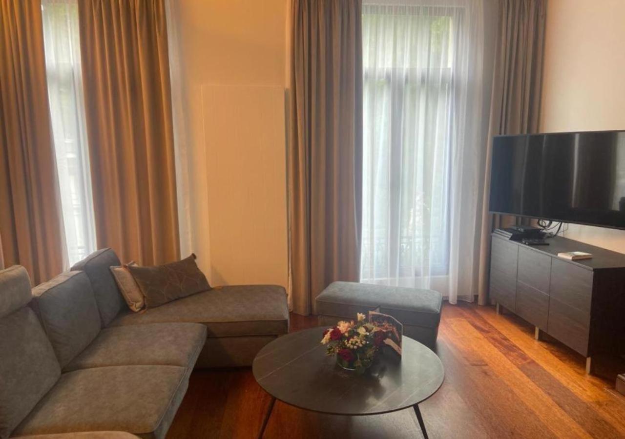 Botanique Suites Airbnb, Антверпен Экстерьер фото